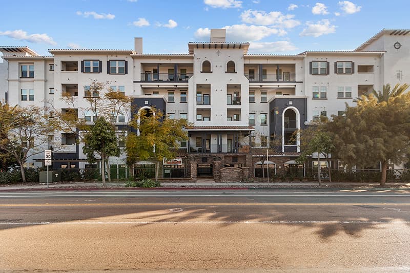 Building-Exterior-01-Iconic-On-Alvarado-03
