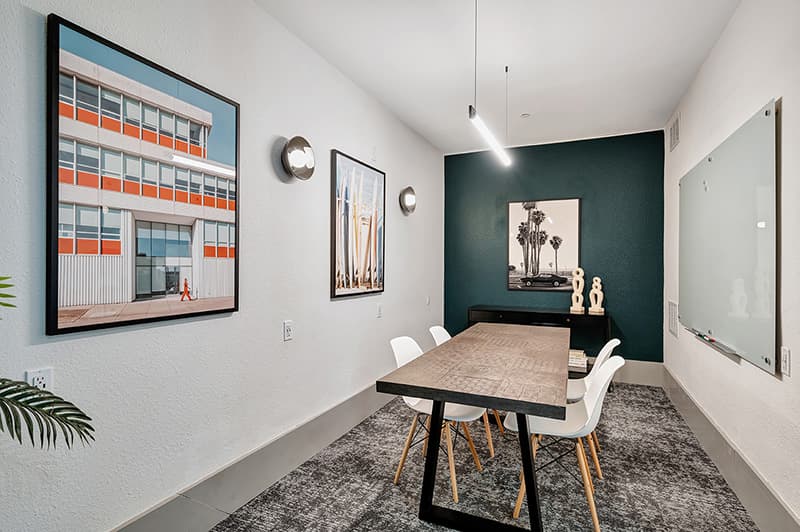 Study-Room-02-Iconic-on-Alvarado-San-Diego-8